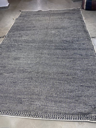 Zanafi black white minimalism